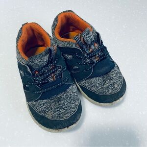 Oshkosh B’Gosh Boy Toddler shoes size 7